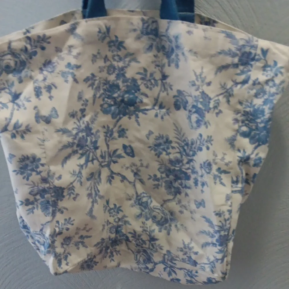 Laura Ashley Blue Floral Tote Bag - Picture 5 of 7